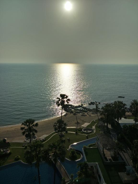 The Palm Wongamat Beach Pattaya Bagian luar foto